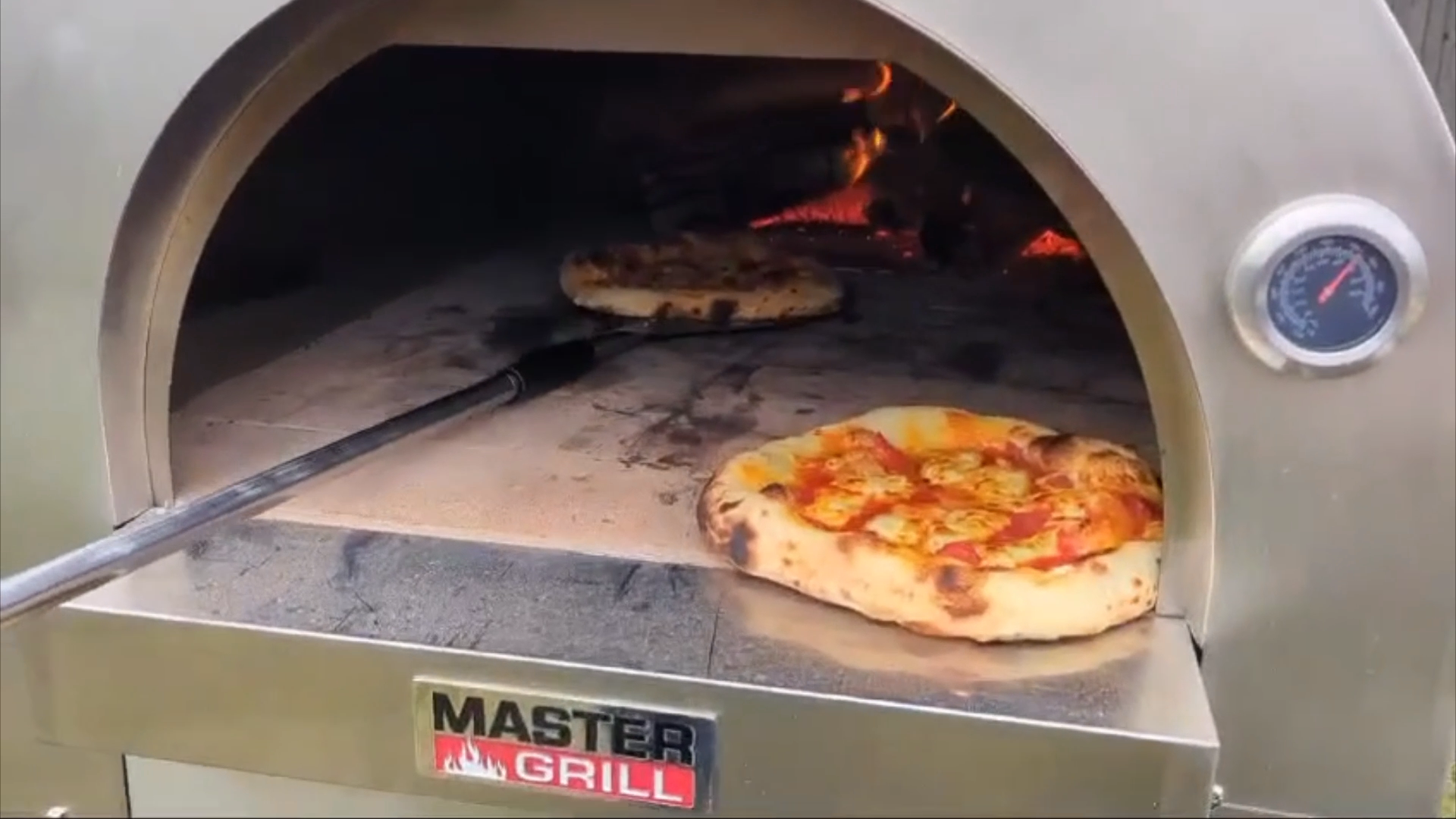 Load video: Stainless steels XL Woodfired Pizza Oven