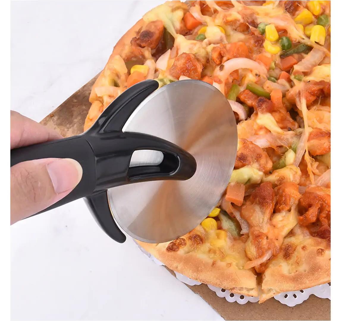 Pizza cutter