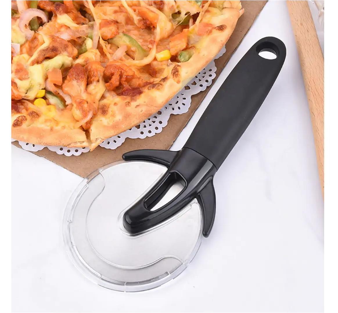 Pizza cutter